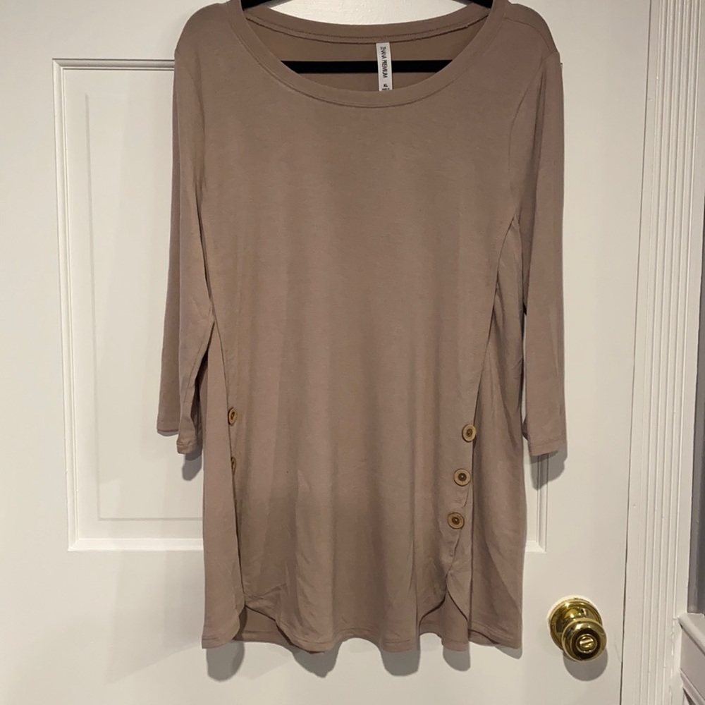 Tan three-quarter length sleeve
